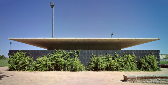 Vestuarios y pistas de fútbol en la UPO, Sevilla