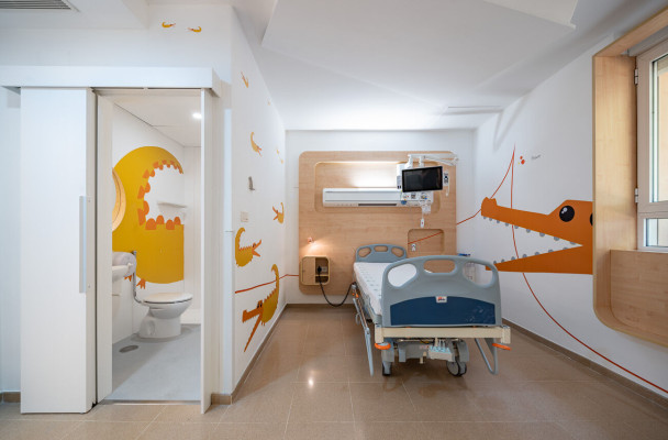 Reforma y rehabilitación de la planta de oncología infantil. Hospital Virgen del Rocío, Sevilla - Fundación Aladina y Estudio Curtidores